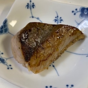 簡単　あっさり味のぶりのハーブソルト焼き